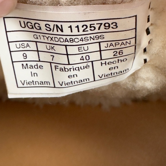 UGG Women's Mika Classic Bootie Chestnut Size 9 - Picture 11 of 12